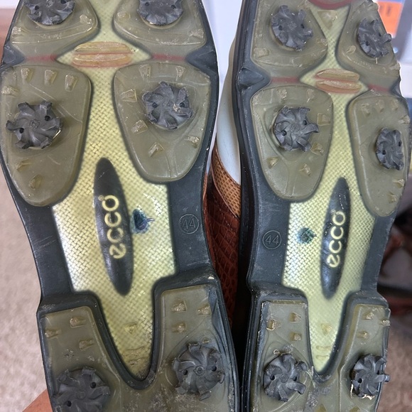 ECCO men’s vegetable tanned leather two tone golf/spike shoes. Arch Support. 44 - Picture 10 of 14